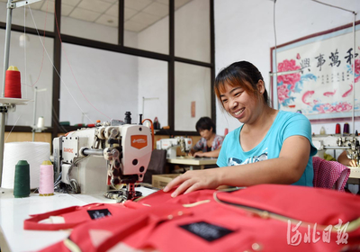 河北沙河 為留守婦女開辟就業新路徑，箱包銷售助力鄉村振興